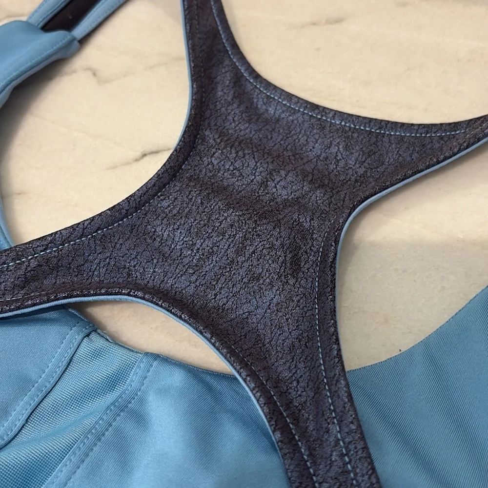 ALO Yoga Venture bra tank - Picture 7 of 8